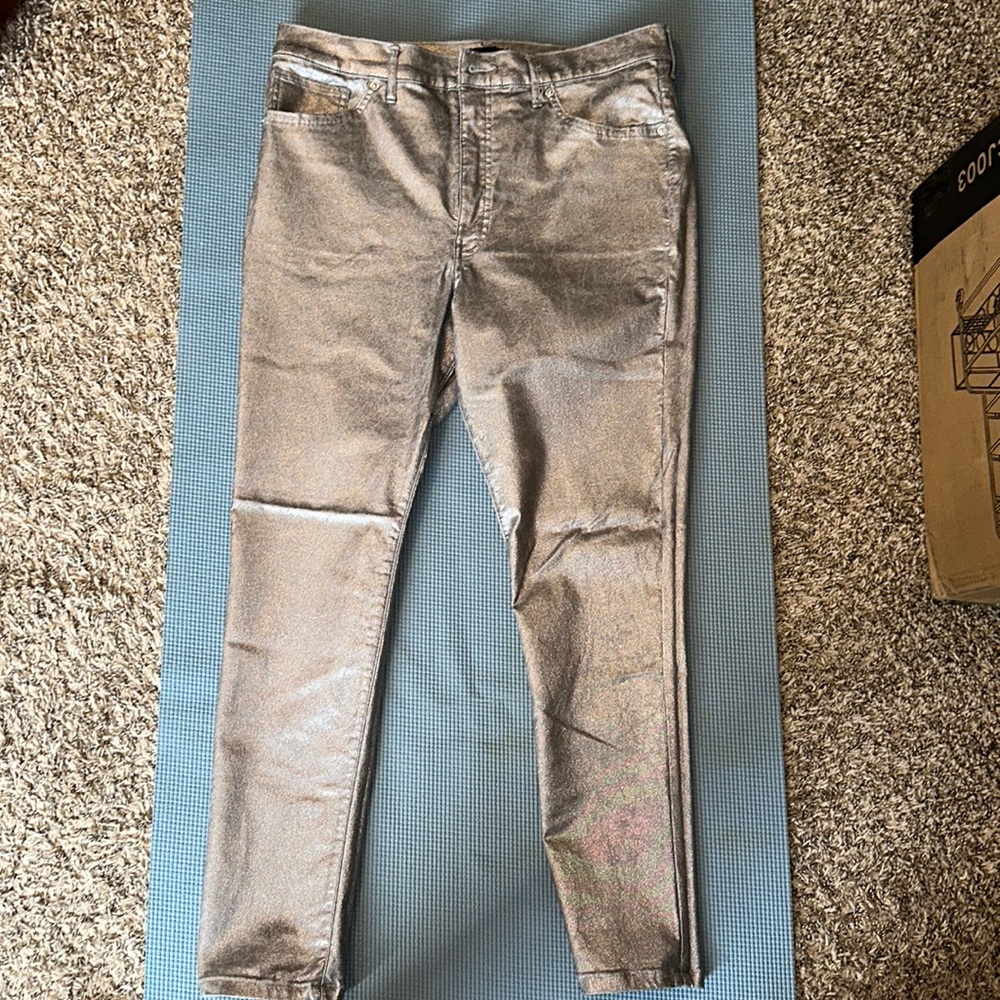 Like New! Silver pants! Perfect for a night out!